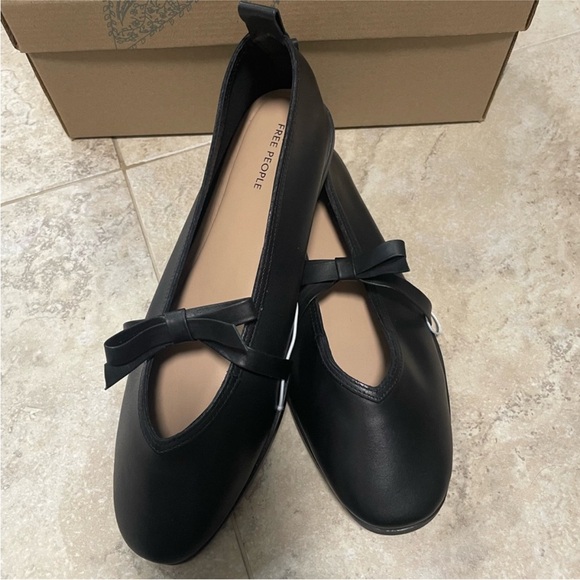 NIB FREE PEOPLE Mania Bow Ballerina Flats Black Leather. Size 8 - Picture 5 of 11